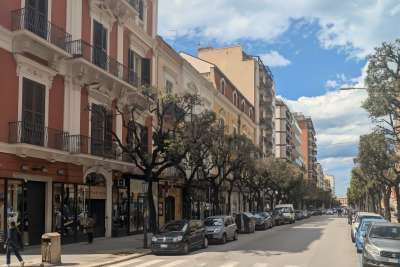 Bari, un giro su corso Cavour: nostalgica via dello shopping rimasta uguale a se stessa
